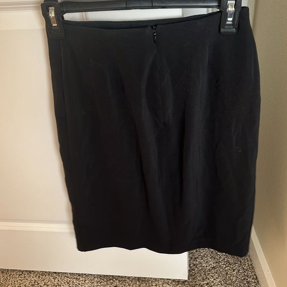 Uniqlo skirt - Picture 2 of 3